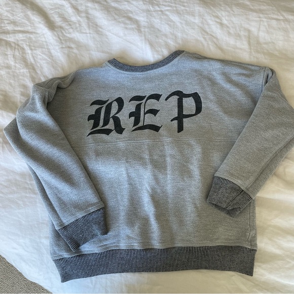 🐍🖤 Reversible reputation Taylor Swift crewneck pullover 🖤🐍 - Picture 4 of 6